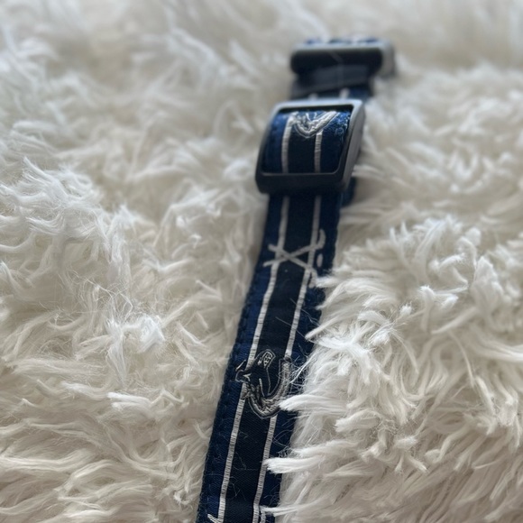NHL Canucks DOG collar - Size SMALL - Picture 6 of 7